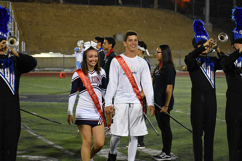 A festive homecoming halftime