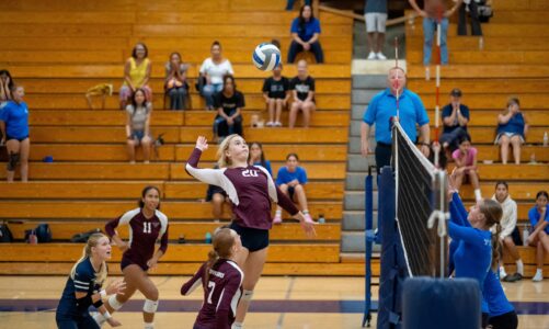 Volleyball team heads into weekend tourney