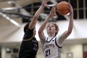 SRHS basketball team falls to Mira Mesa