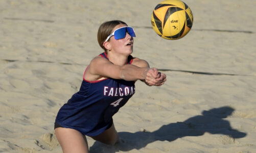 Beach volleyball team splits first two games