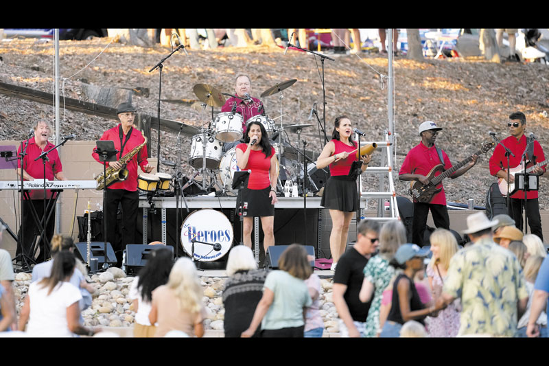 The heroes are back to rock hoyt park